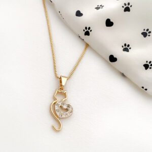 Colar de gatinho delicado com coração folheado a ouro