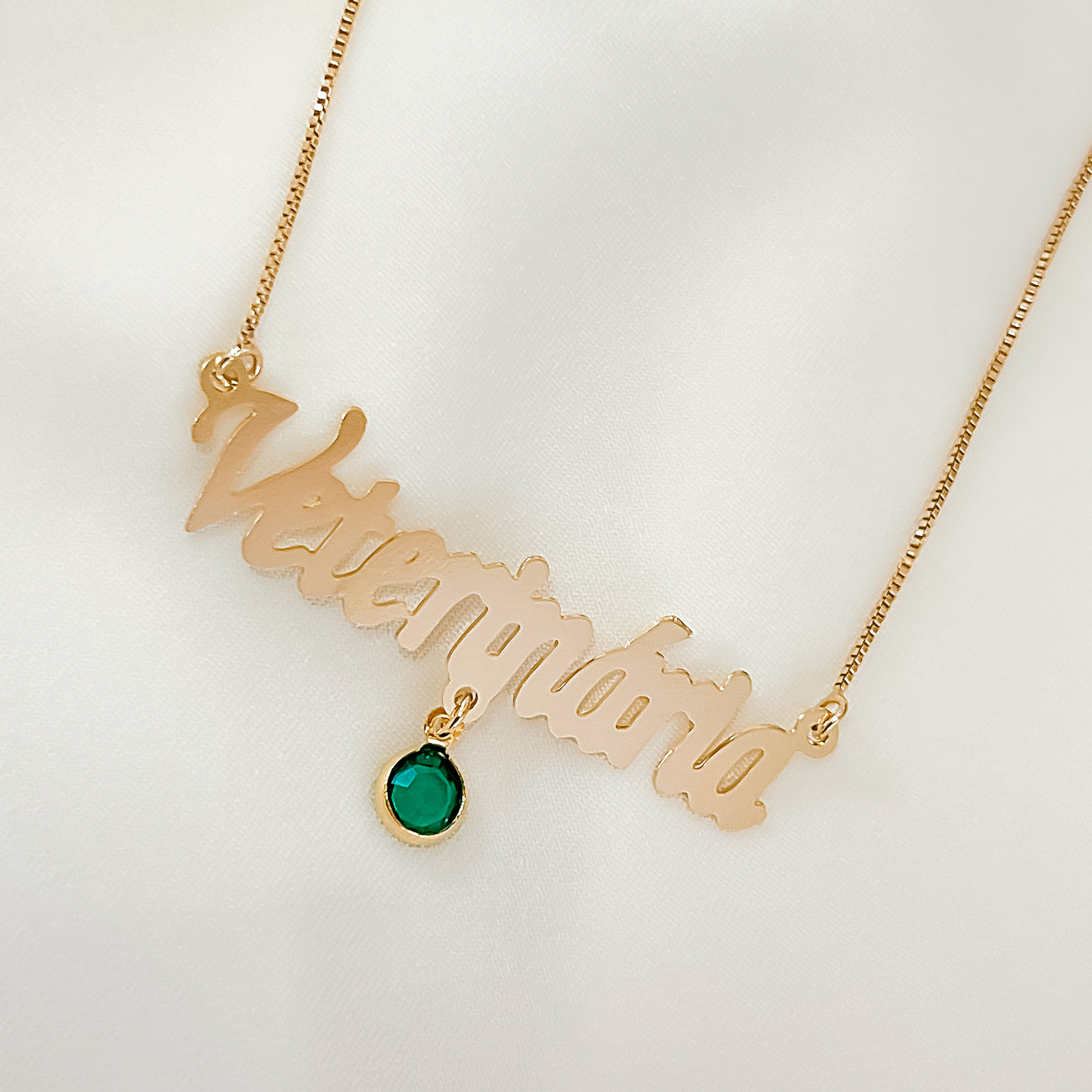 Colar escrito Veterinária com cristal verde folheado a ouro - Imagem 3