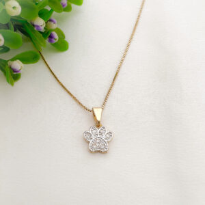 Colar pata com cristais e ouro branco folheado a ouro